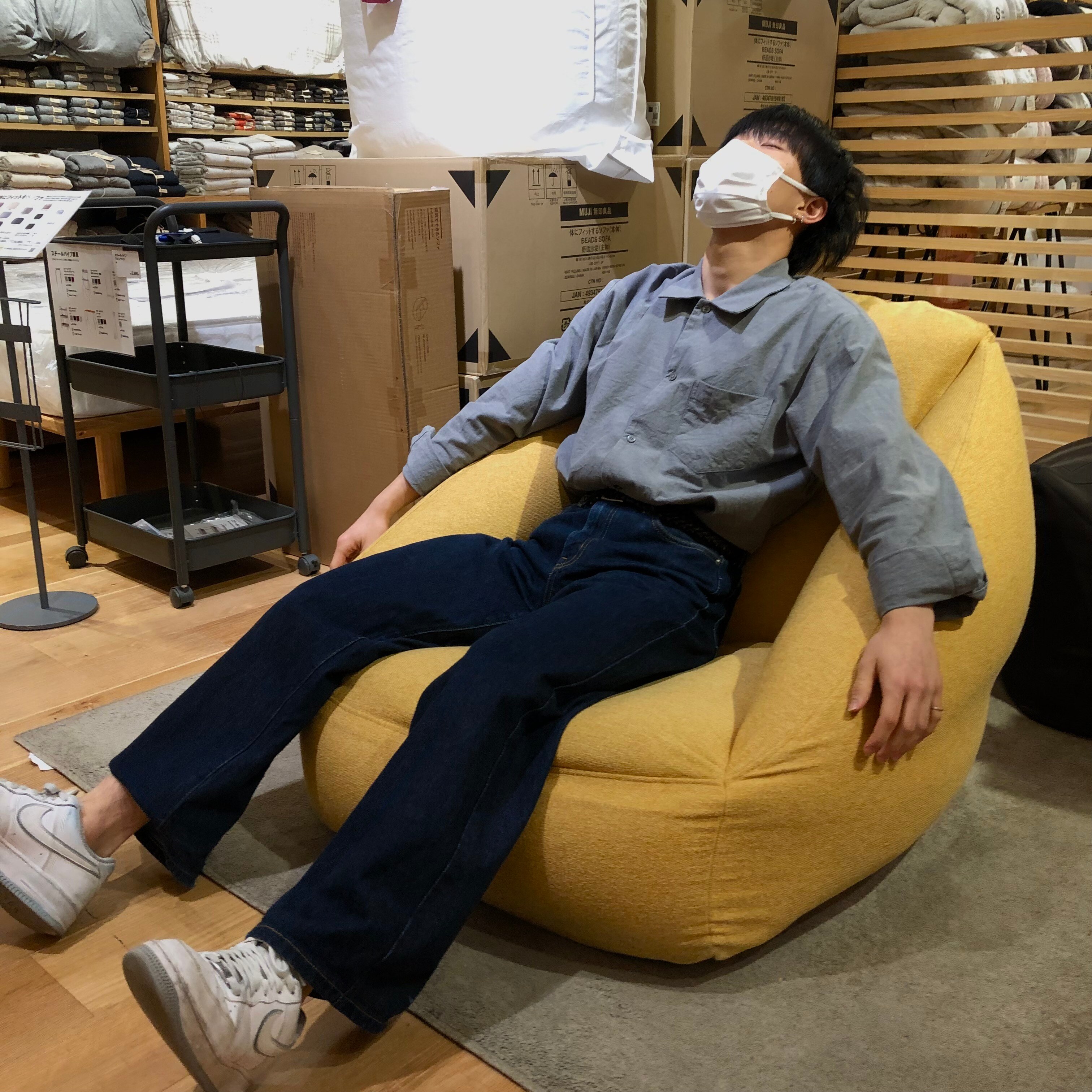 ルミネ大宮】新商品 空気でできたソファが登場｜ 無印良品